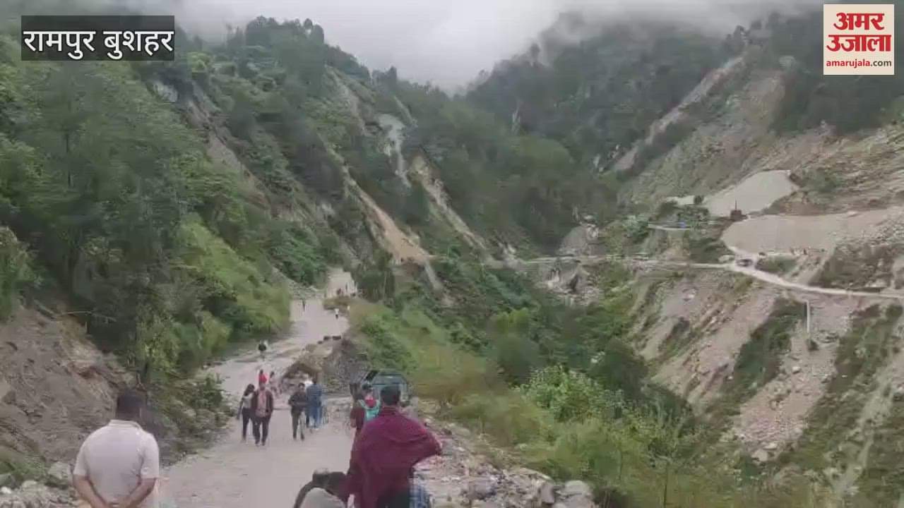 Rampur Bushahr Travelling on NH 5 has become life-threatening traffic is coming to a halt due to landslides in many places