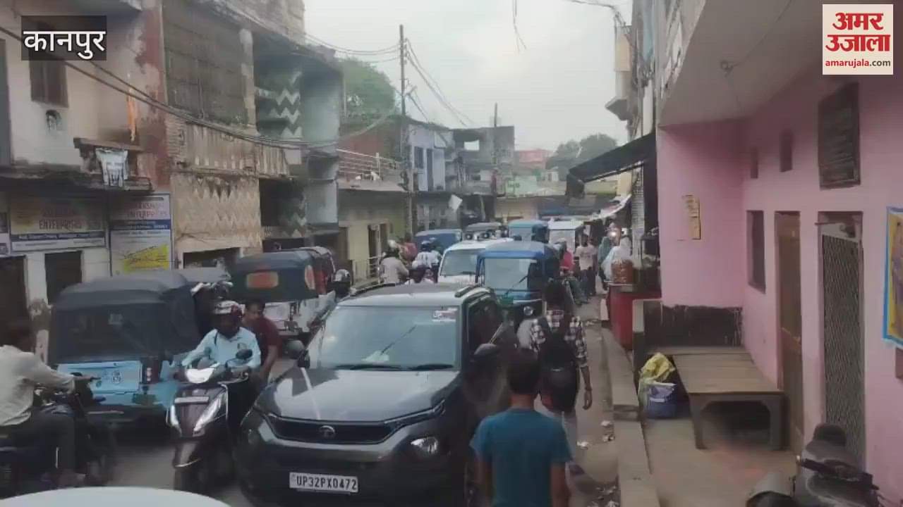 Jam continued from morning to evening on Naveen Ganga Bridge, ambulance stuck