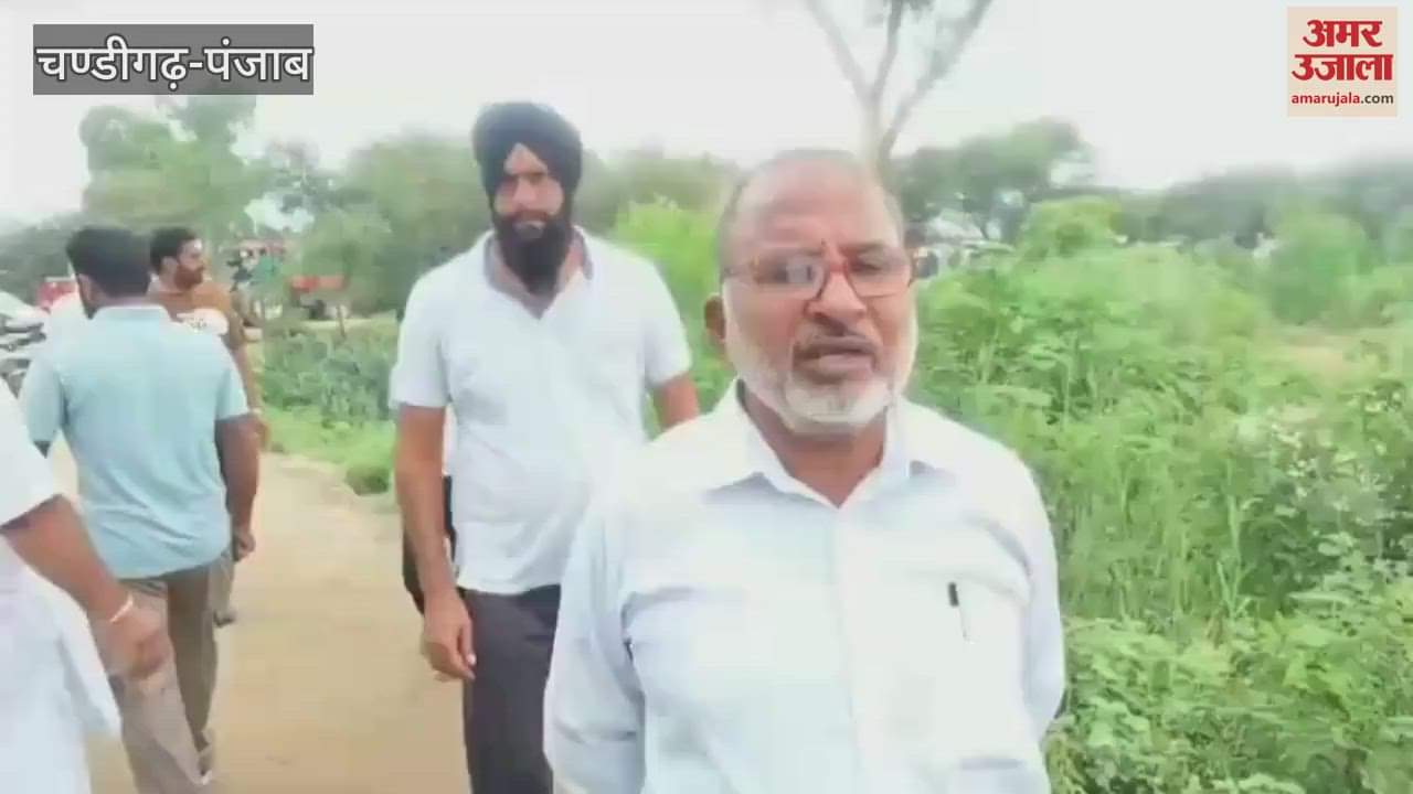 Thousands of people gathered to strengthen the Dhussi dam in Ferozepur