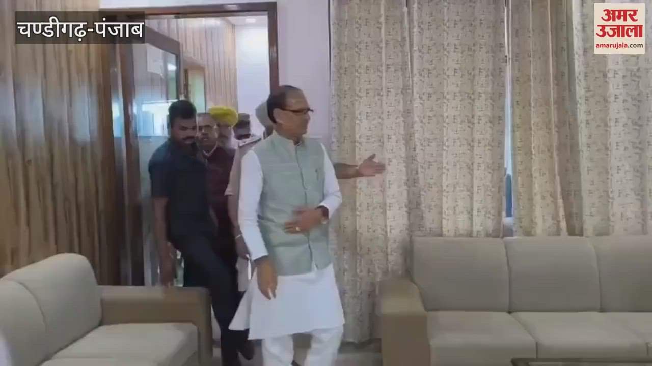 The Governor handed over the flood report of five districts to Agriculture Minister Shivraj Chauhan