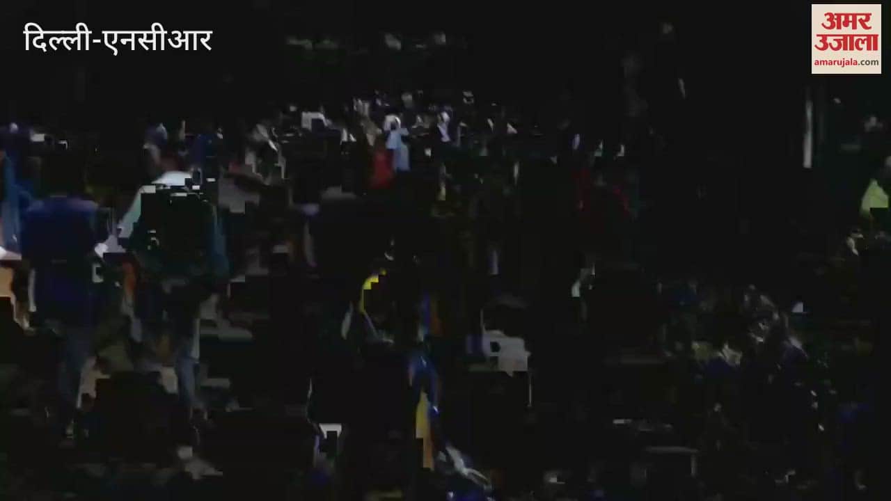 Crowd of people casting their votes in Delhi University Teachers' Association election