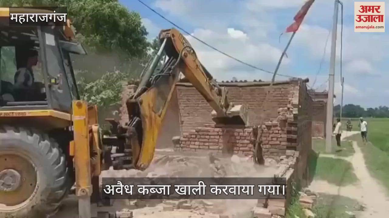 Bulldozer runs on encroachment made in Samardhira of Nautanwa