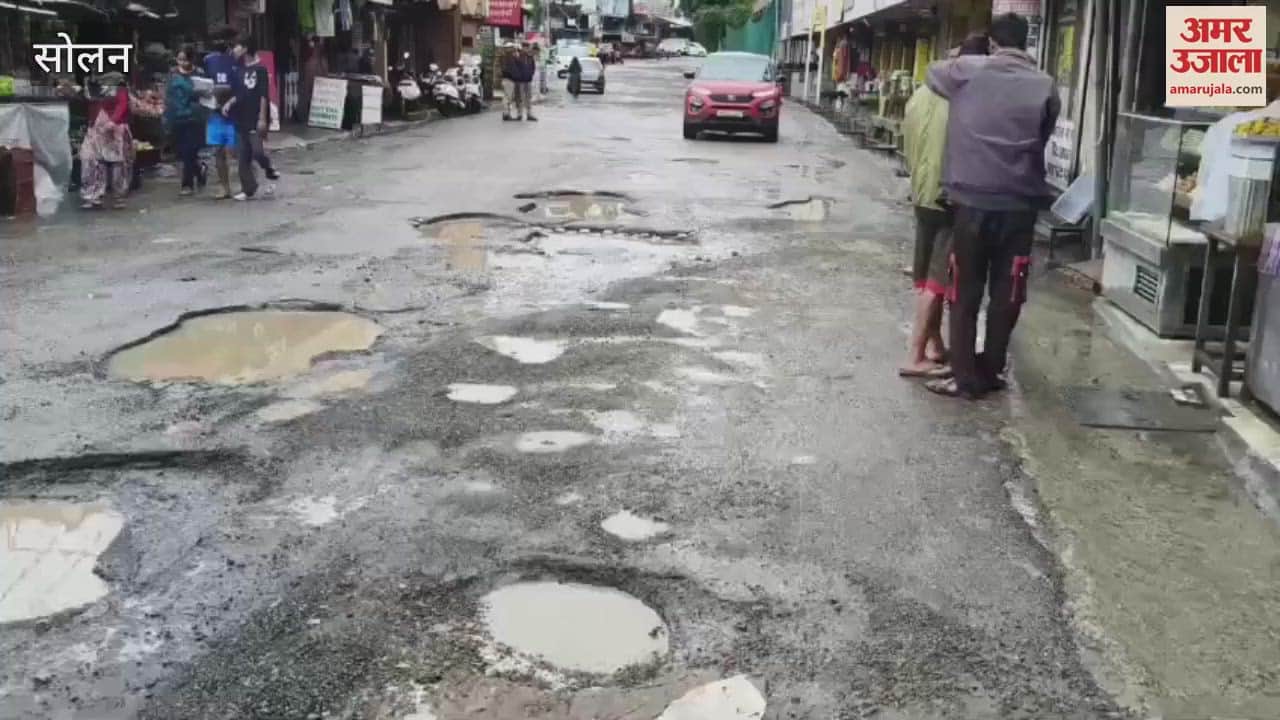 Solan Road in Kandaghat main market turned into potholes