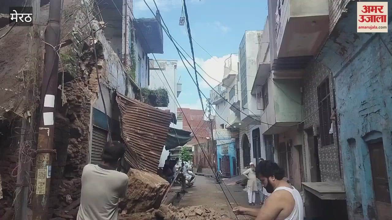 Meerut: House fell at Shahpir Gate, there was chaos