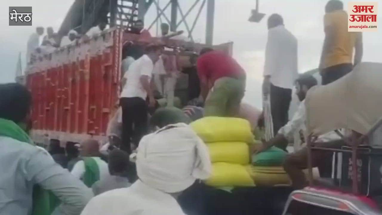 Meerut: Bhakiyu Meerut District President Anurag Chaudhary sent flood relief material