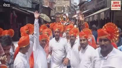 Meerut: Ganesh immersion procession taken out from Sadar Sarafa Bazaar, Marathi youths and women danced