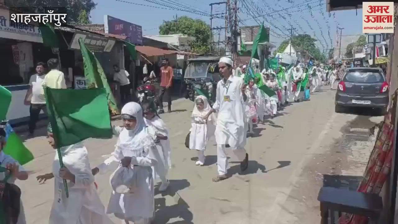 Madrasa students took out a procession in Shahjahanpur