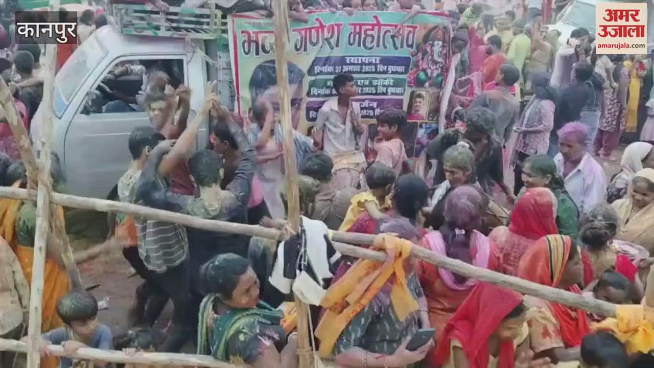 People arrived at Ganga Barrage to immerse Ganesh idol
