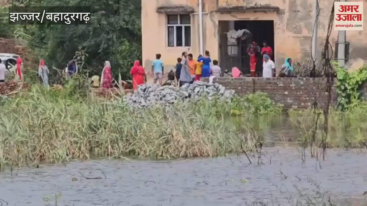 Women troubled by waterlogging in Jhajjar came out on the streets, blocked Badli Road