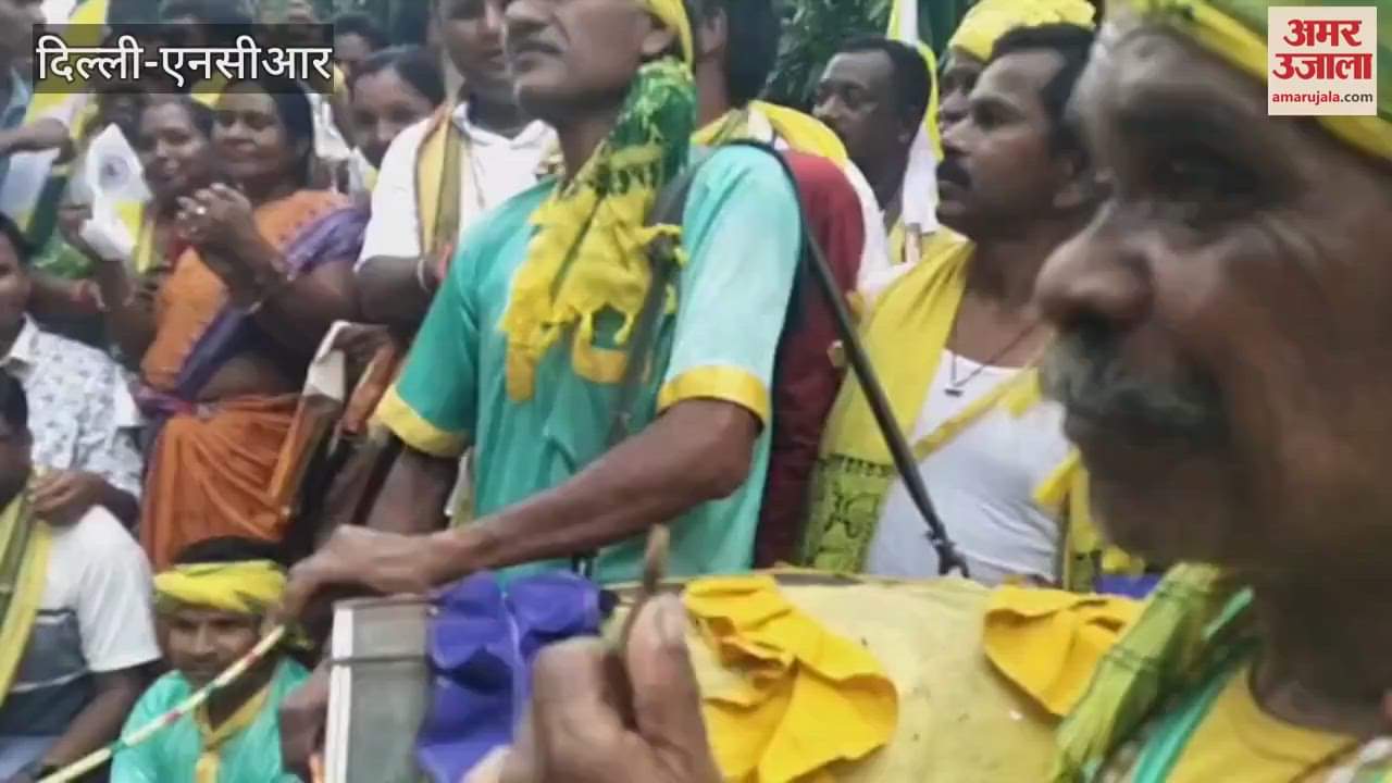 Kudmi community demonstrated for their demands at Jantar Mantar