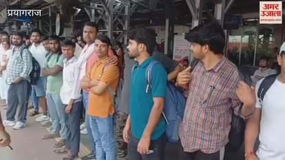 After PET, a crowd of candidates gathered at Prayagraj Junction, had to struggle to board the train