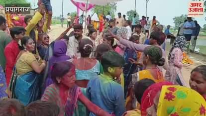 The immersion of the idol of Lord Ganesha was done with great pomp, devotees arrived dancing to the tune of DJ