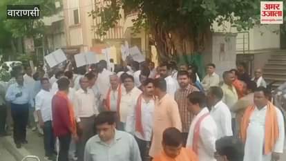 Celebration in Varanasi after reduction of GST VIDEO