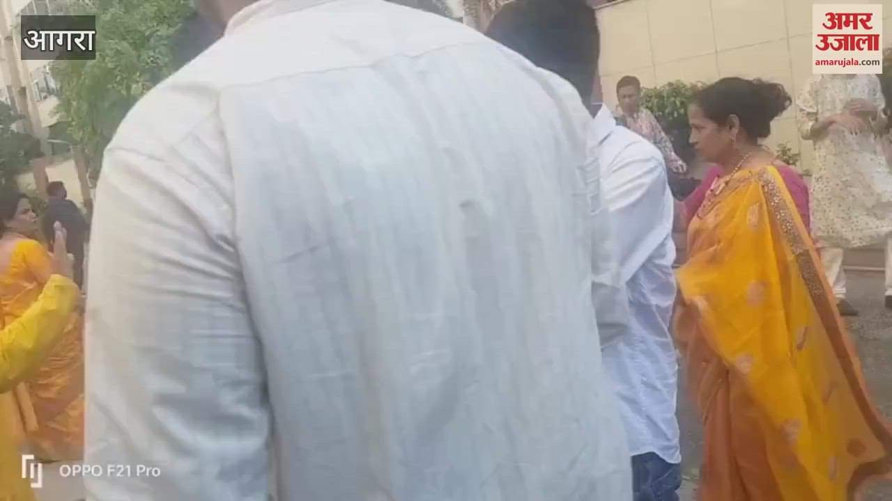 Pandit Dheerendra Shastri program cancelled in Agra people angry