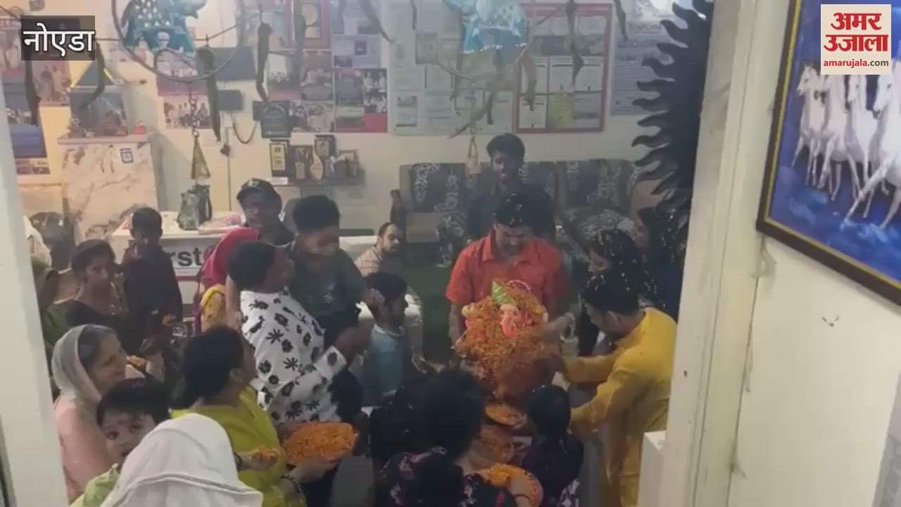 Devotees performed Ganesh Visarjan with great pomp in Noida