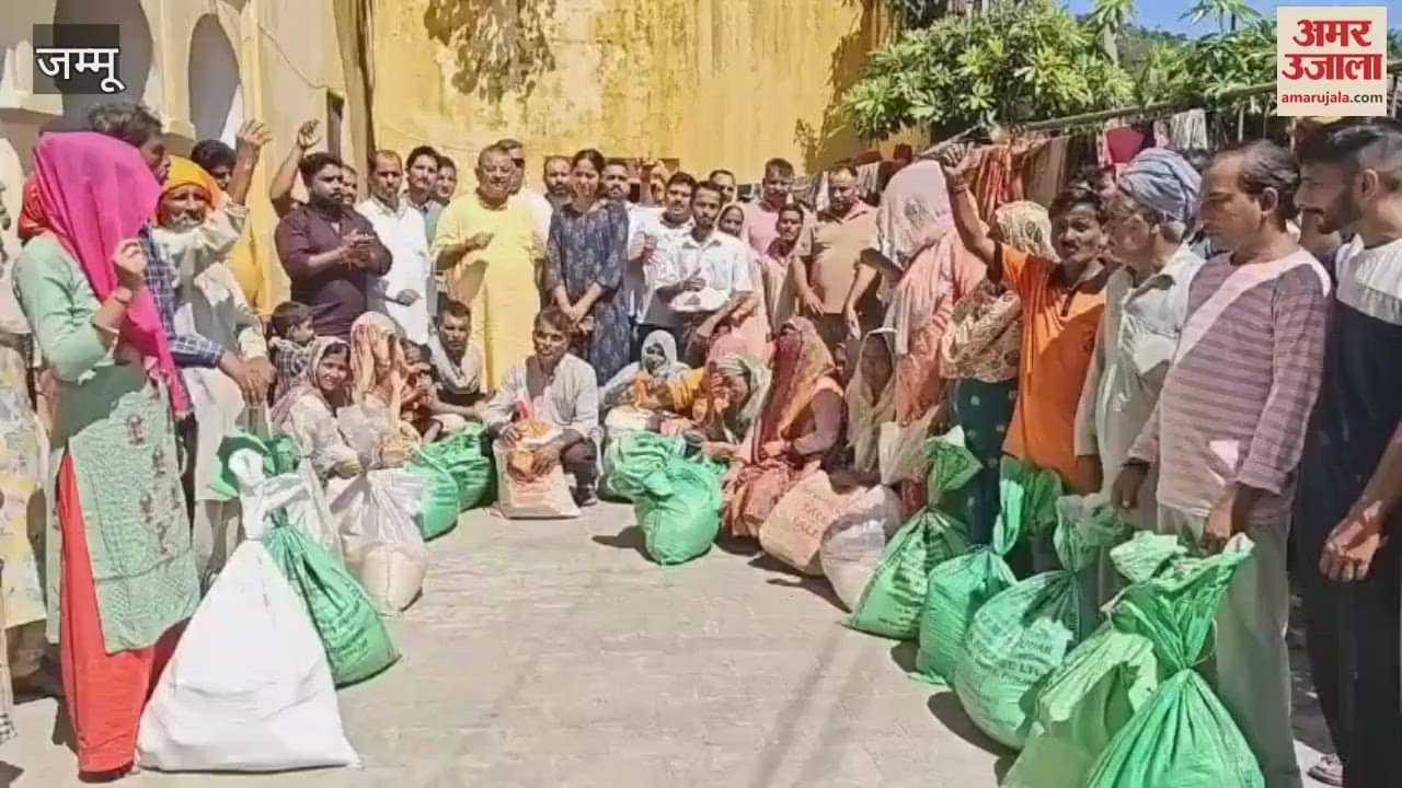 Relief gift in the division, MLA Chandraprakash Ganga distributed ration to 30 families