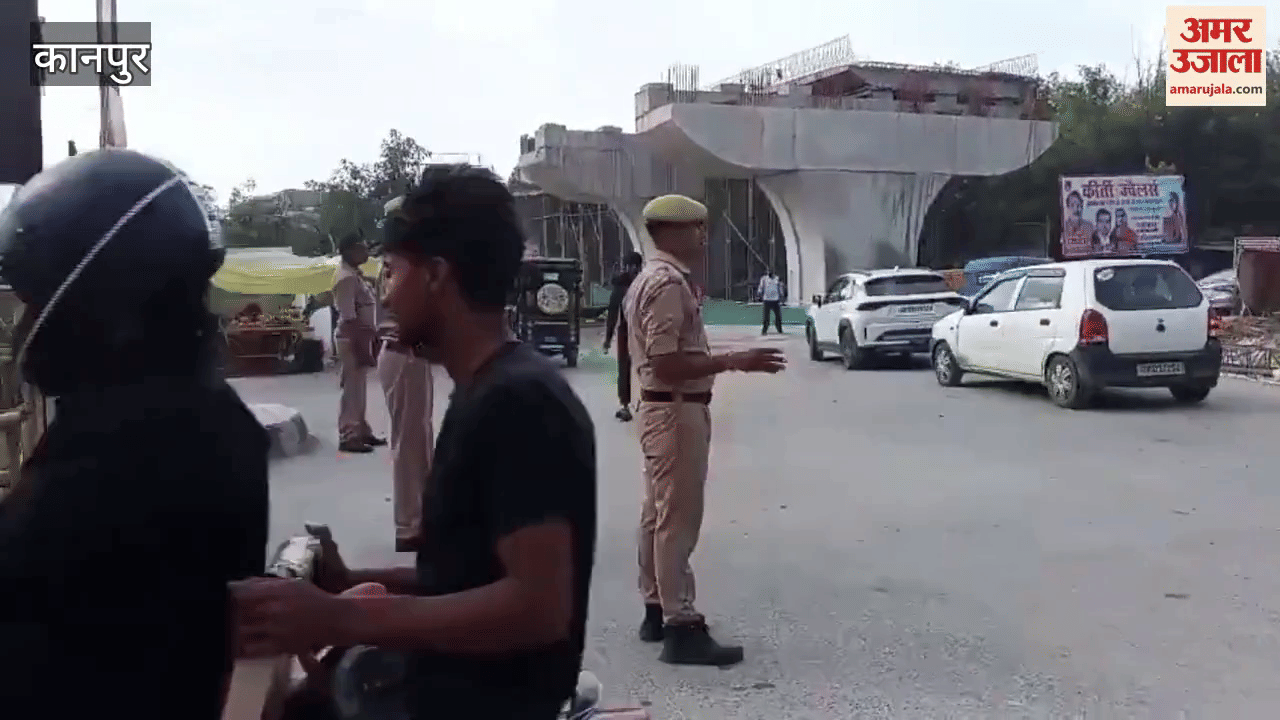 Due to Ganesh Visarjan Yatra, pedestrians struggled with traffic jams everywhere