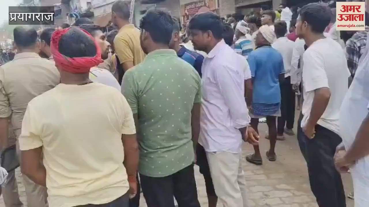 Huge damage due to massive fire in an electronic shop, three-storey warehouse also engulfed, fire brigade arrived.