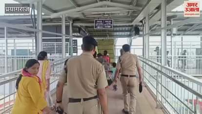 Many children were disembarked from Seemanchal Express at Prayagraj Junction
