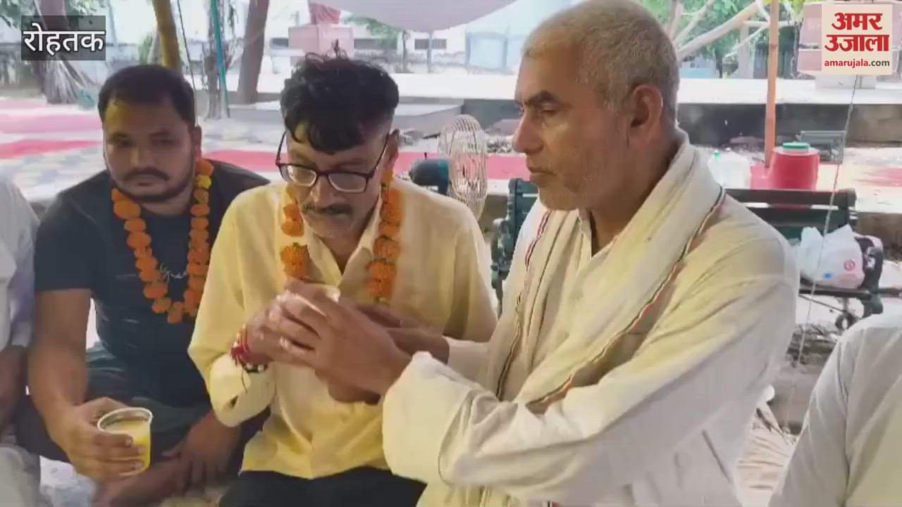 Hunger strike of contractual employees of Rohtak PGI ends, protest continues