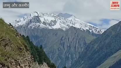 Higher reaches of Sonamarg received the season’s first snowfall.