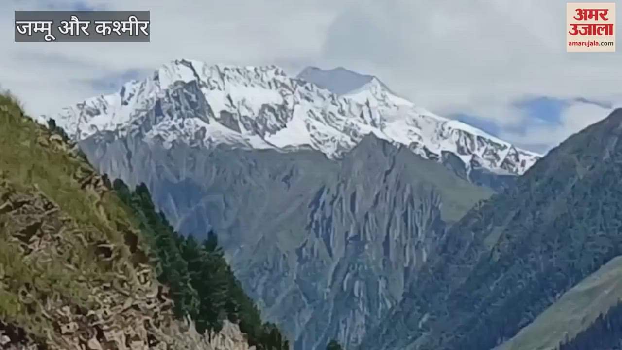 Higher reaches of Sonamarg received the season’s first snowfall.