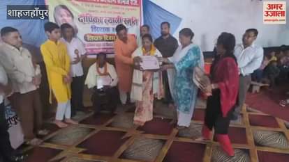 Teachers were honored in Shahjahanpur on Teachers Day