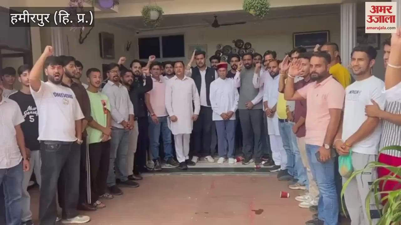 Hamirpur BJYM state president Sunny Shukla took blessings from former CM Dhumal