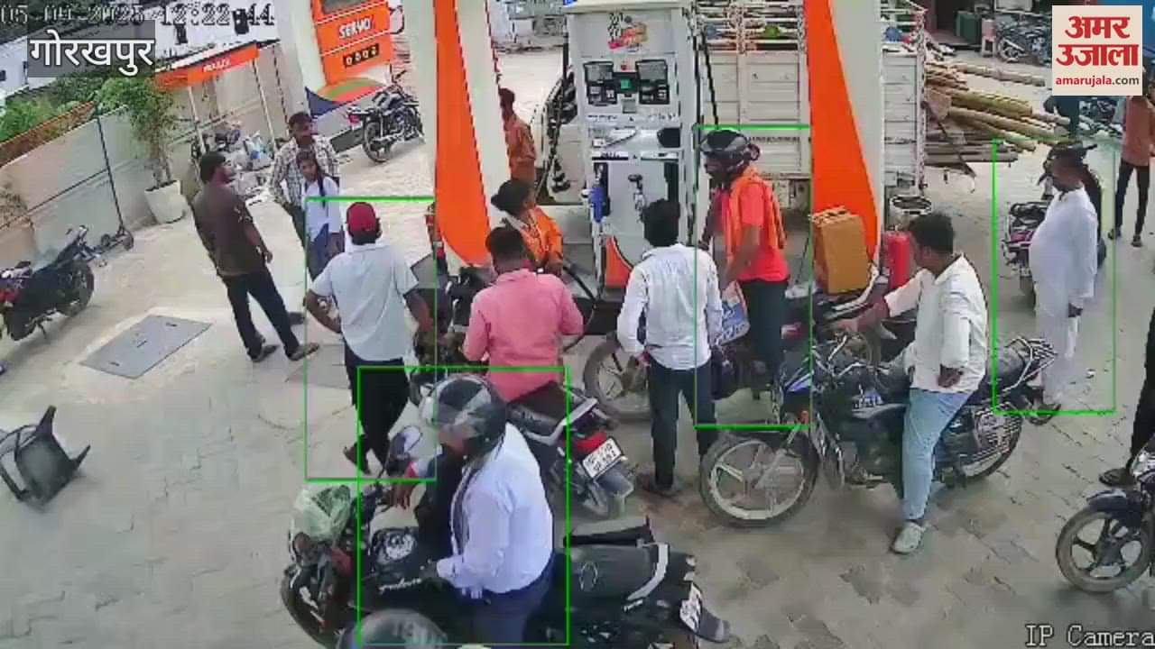 Two girls fight for not giving petrol without helmet, video goes viral