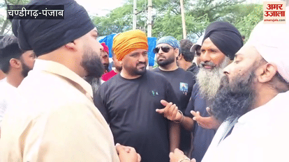 Punjabi singer Baba Gulab Singh reached Hussainiwala border with relief material for flood victims
