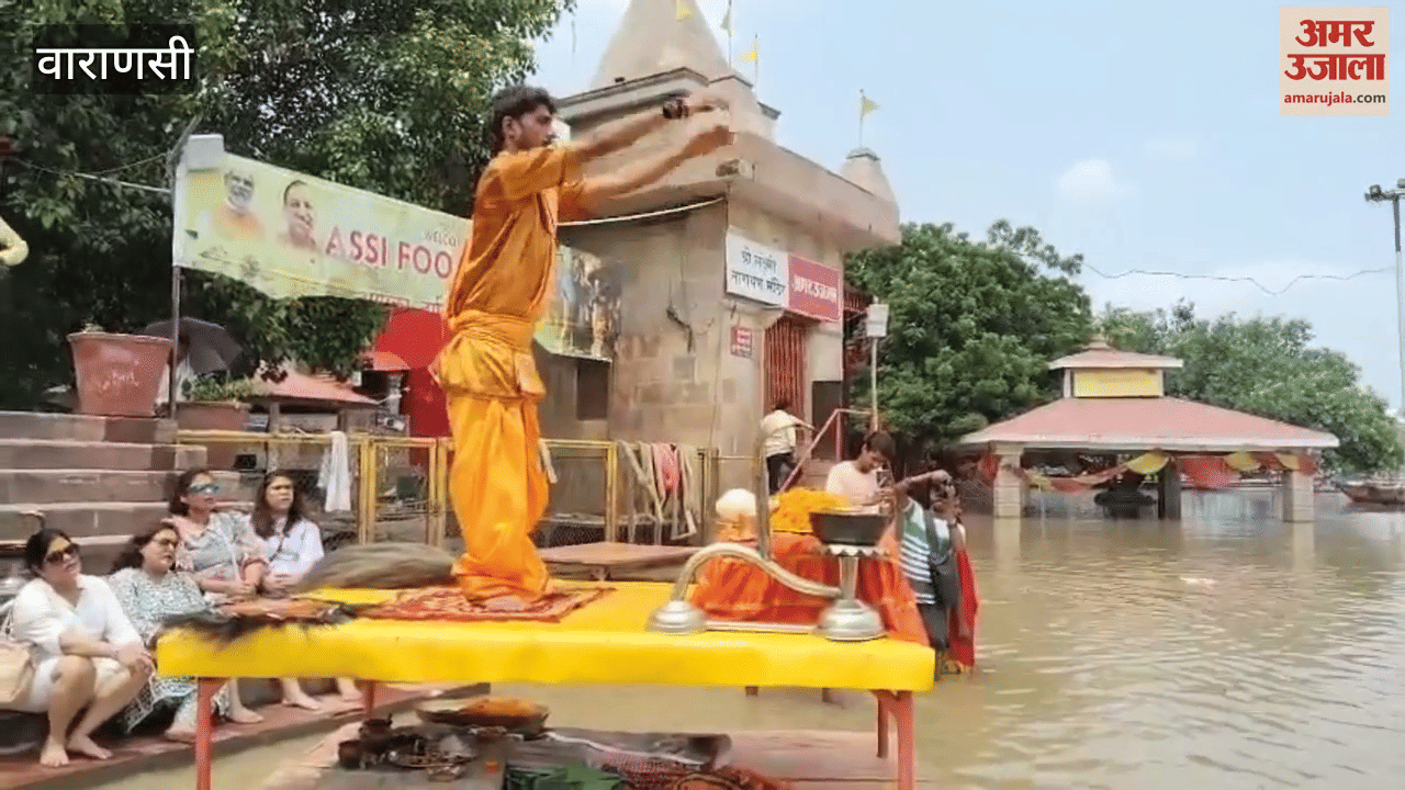 Ganga Aarti in Kashi doors of temples closed