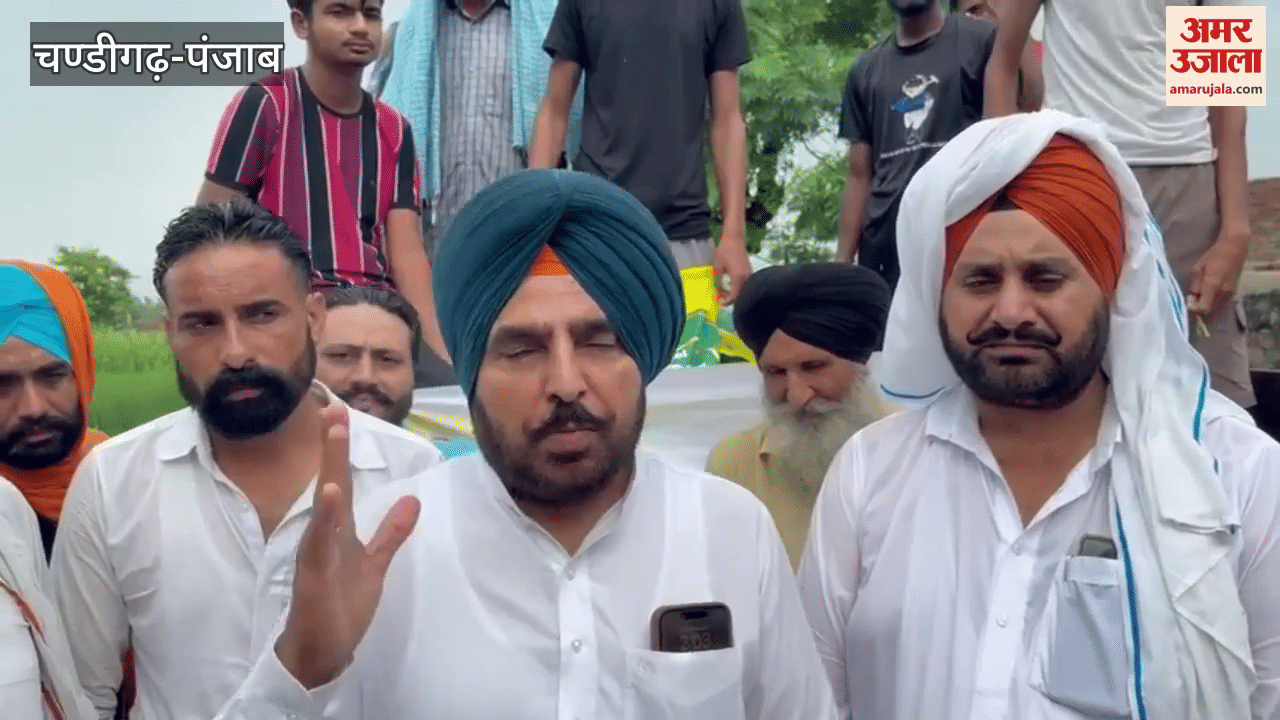 Members of Punjab Congress Committee reached Guruharsahai with relief material
