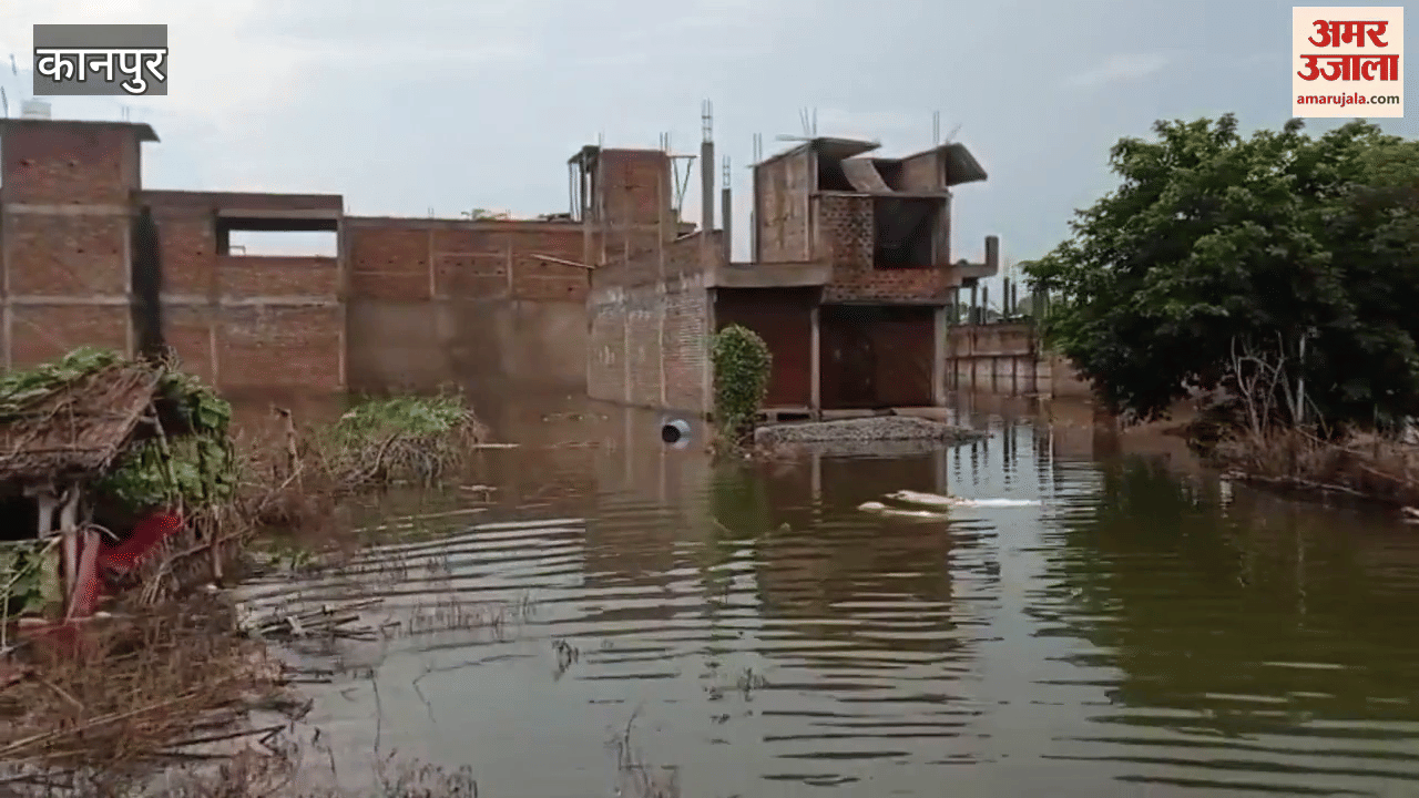 More than half a dozen villages of Khyora Katri and Nawabganj are in the grip of floods