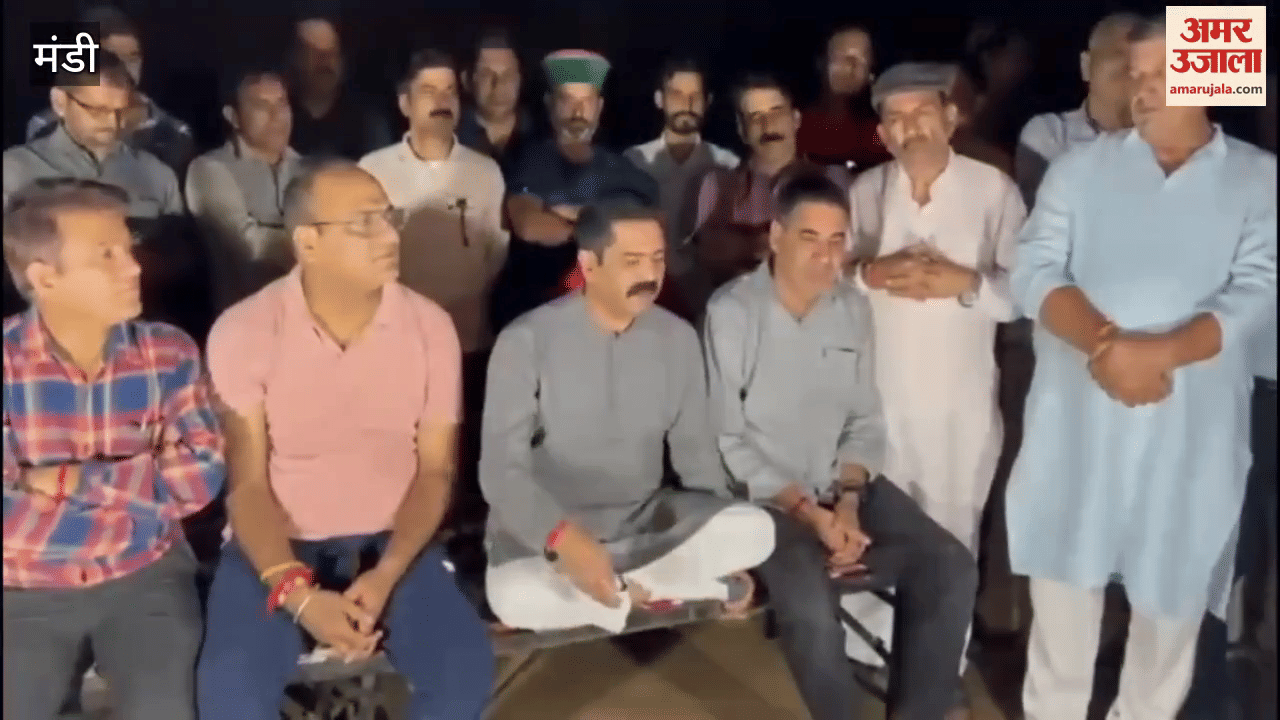 mandi dharampur congress mla chandrashekhar starts protest against nhai