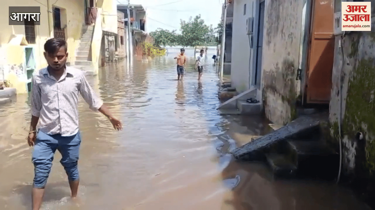 colonies of Agra are in the grip of floods