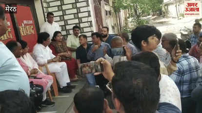 Residents of Gupta Colony Raised Issues of Broken Roads and Garbage-Filled Drains in Amar Ujala Samvad