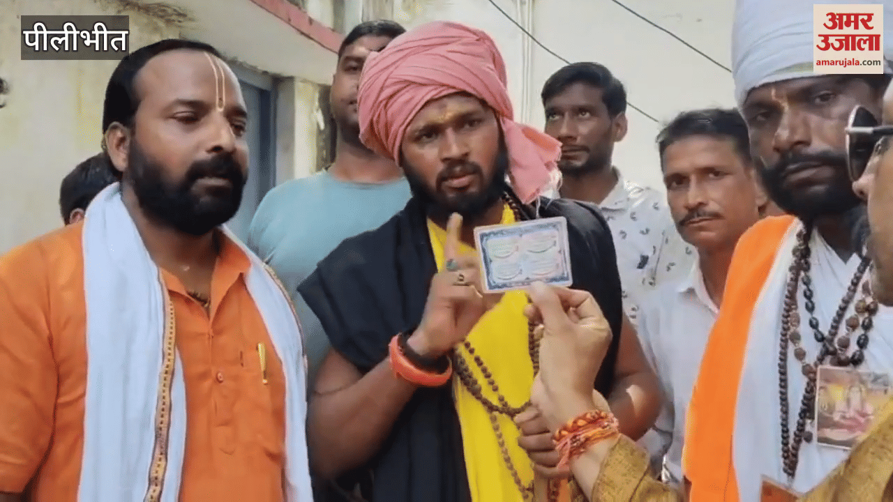 Two men wandering around dressed as monks caught by people in Pilibhit