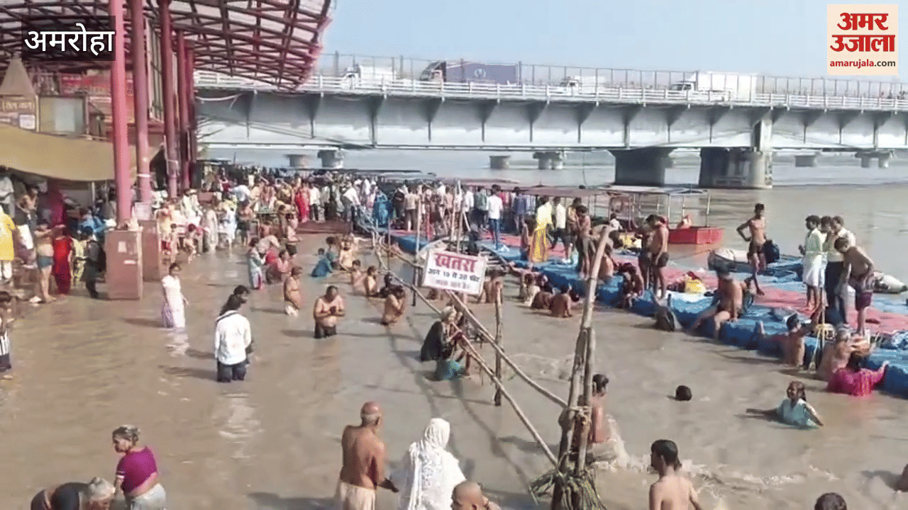 Devotees earned virtue by bathing in the Ganga on Bhadrapada Purnima