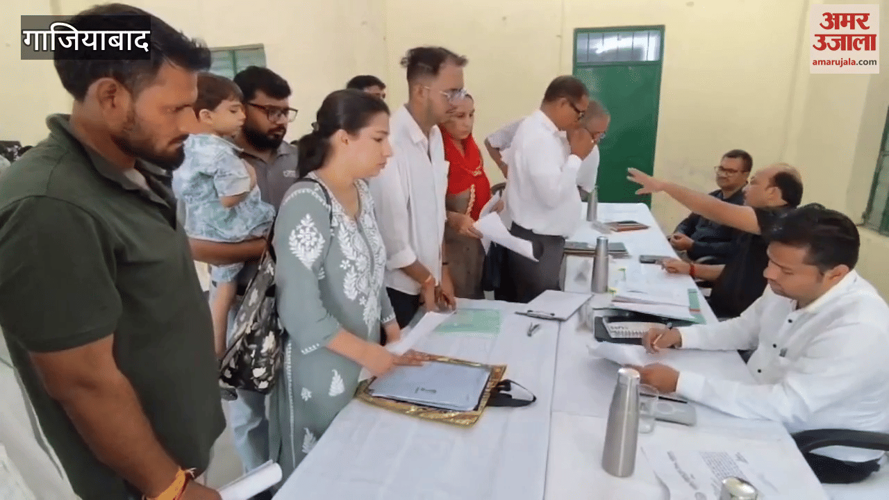 Ghaziabad SDM Sadar Arun Dixit heard problems of people