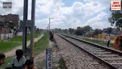 Many families were leaving their homes due to flood in Yamuna, narrowly escaped from train