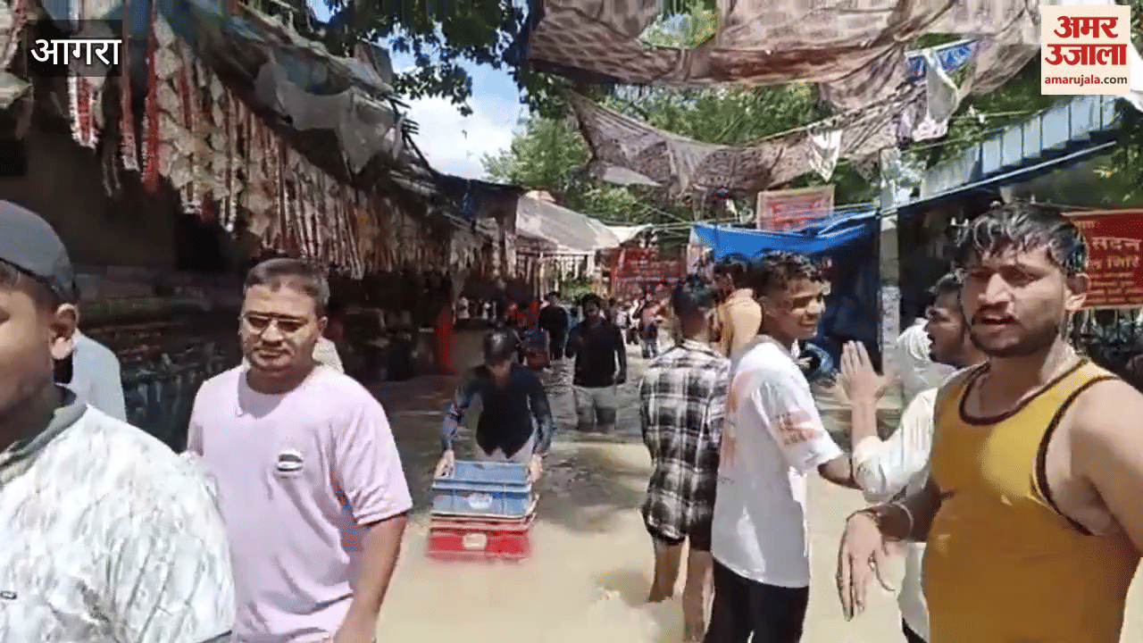 Yamuna water reached the sanctum sanctorum of Kailash Mahadev, village roads submerged