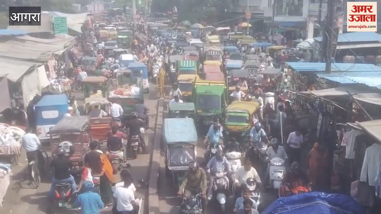 Massive traffic jam due to flood water at Hathi Ghat in Agra