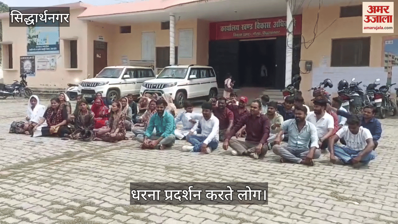 Panchayat assistants staged a sit-in