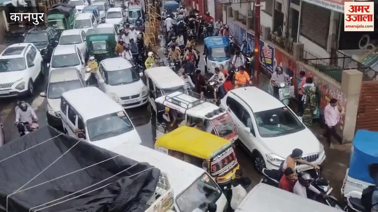 Waterlogging in Govind Nagar after rain, heavy traffic jam, ambulance also stuck
