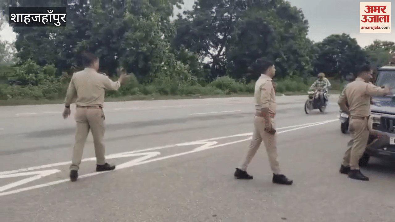 fire broke out in a container carrying Maggi noodles in Shahjahanpur