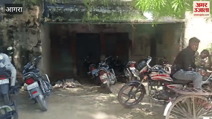 Farmers were standing in queue for fertilizer in Ghiror