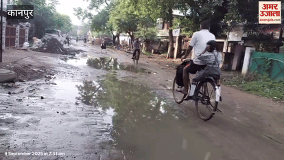 Sewer water filled on the road, people are facing problems