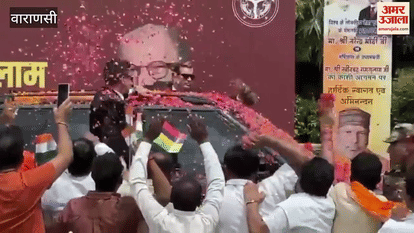 PM Modi greeted the people of Kashi from his car VIDEO