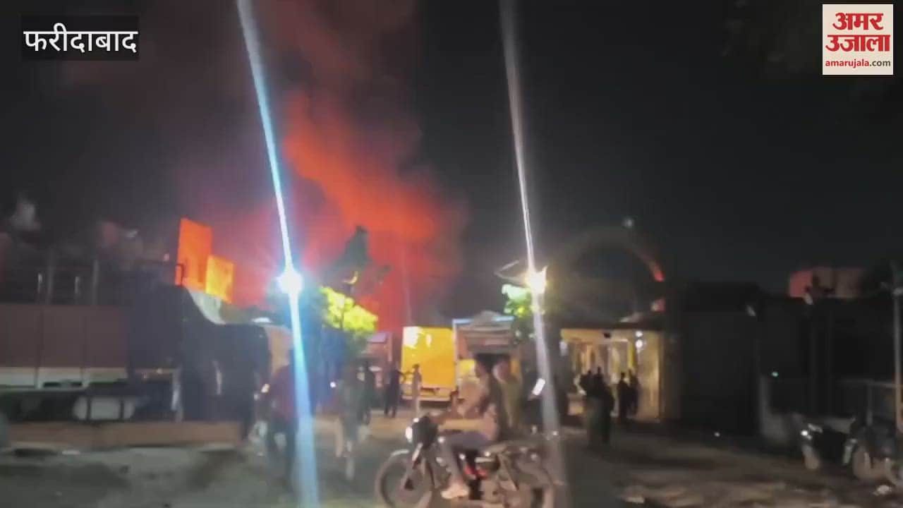 Fire incident in a junk warehouse in Faridabad