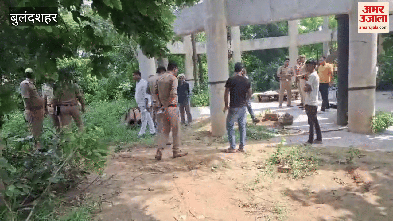 dead body found lying in bushes in a tubewell complex in Bulandshahr